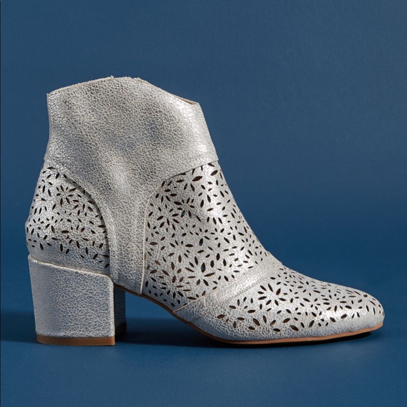 NWT Anthropologie Silent D Pearsy perforated boots - Picture 2 of 6